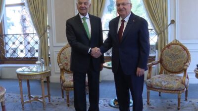 Milli Savunma Bakanı Yaşar Güler ile Pakistan Savunma Bakanı Khawaja