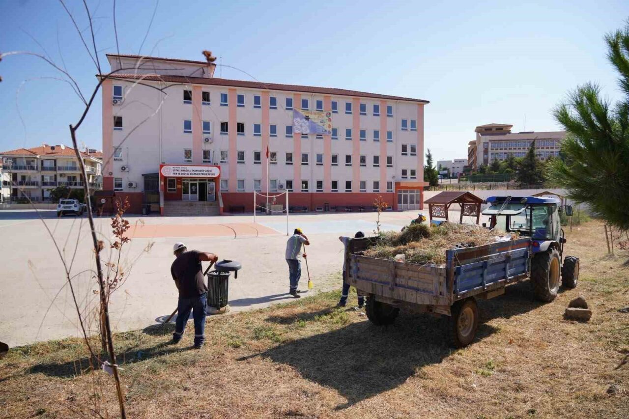 Okullar açılmadan kapsamlı temizlik 21 Bülten Medya -