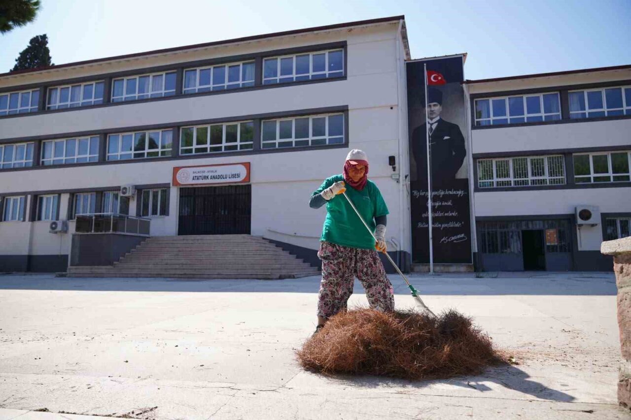 Okullar açılmadan kapsamlı temizlik 20 Bülten Medya -