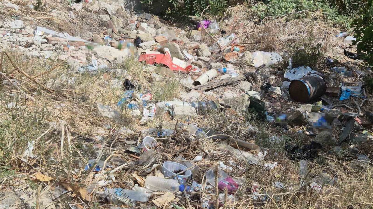 Okulun dibindeki metruk alan çöplüğe döndü 13 Bülten Medya -