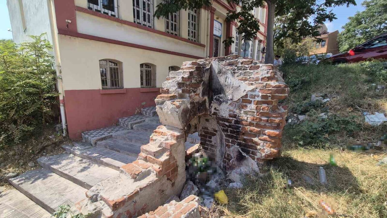 Okulun dibindeki metruk alan çöplüğe döndü 16 Bülten Medya -