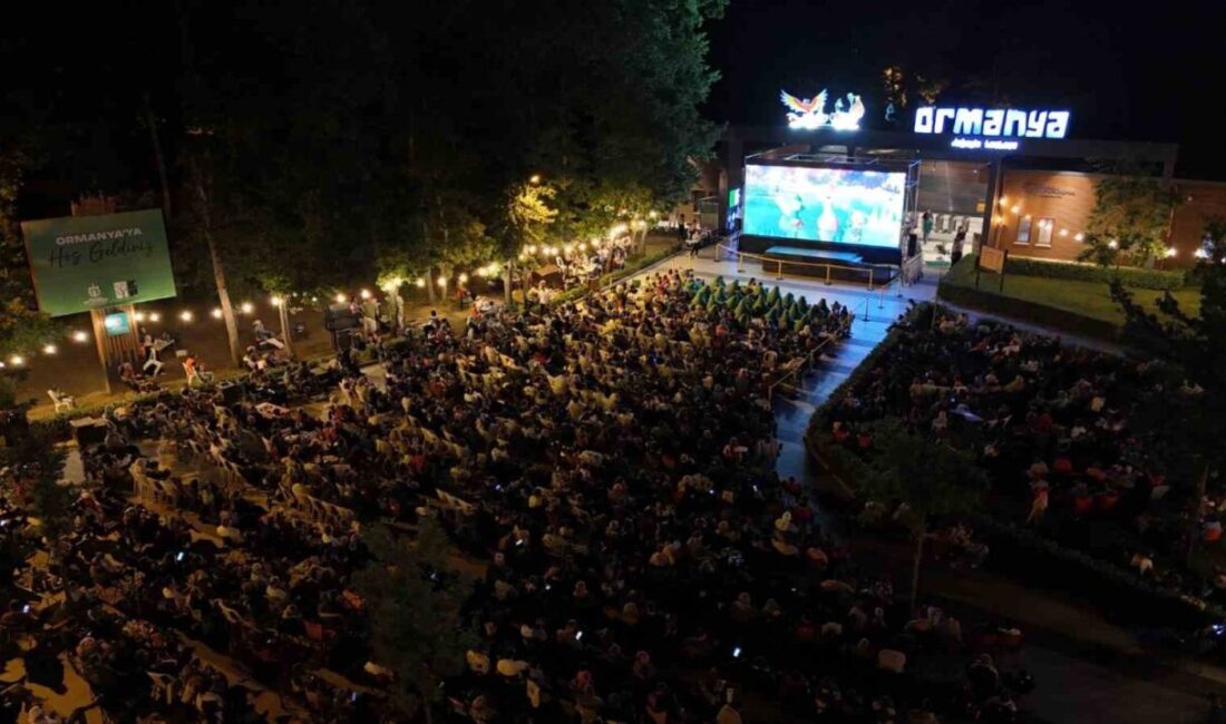 Ormanya’da açık hava sineması ilgi gördü Kocaeli Büyükşehir Belediyesi'nin Ormanya'da düzenlediği Gece Sineması etkinliğinde aileler ve