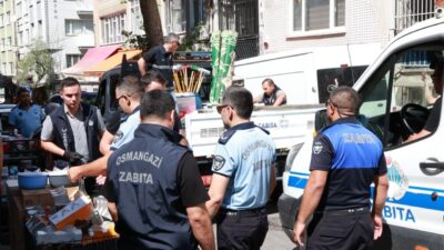 Osmangazi Belediyesi Zabıta Müdürlüğü ekipleri, ilçe genelinde kaldırımların işgal edilmesini