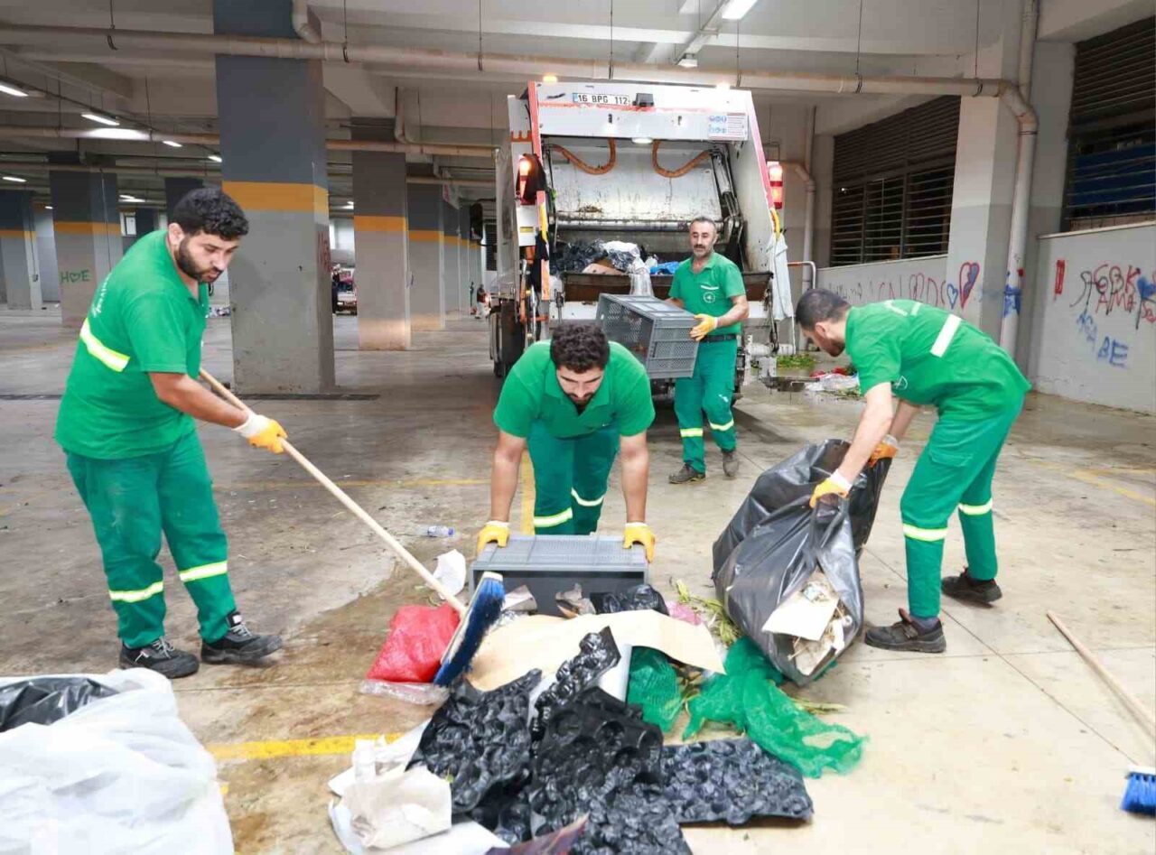 Osmangazi Belediyesi pazarlardan aylık 600 ton atık topluyor 15 Bülten Medya -