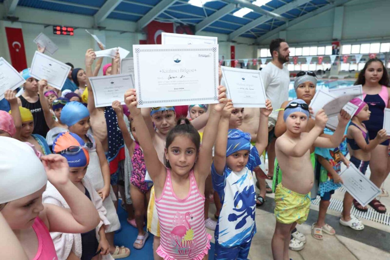 Osmangazi’de geleceğin yüzücüleri sertifikalarını aldı 12 Bülten Medya -