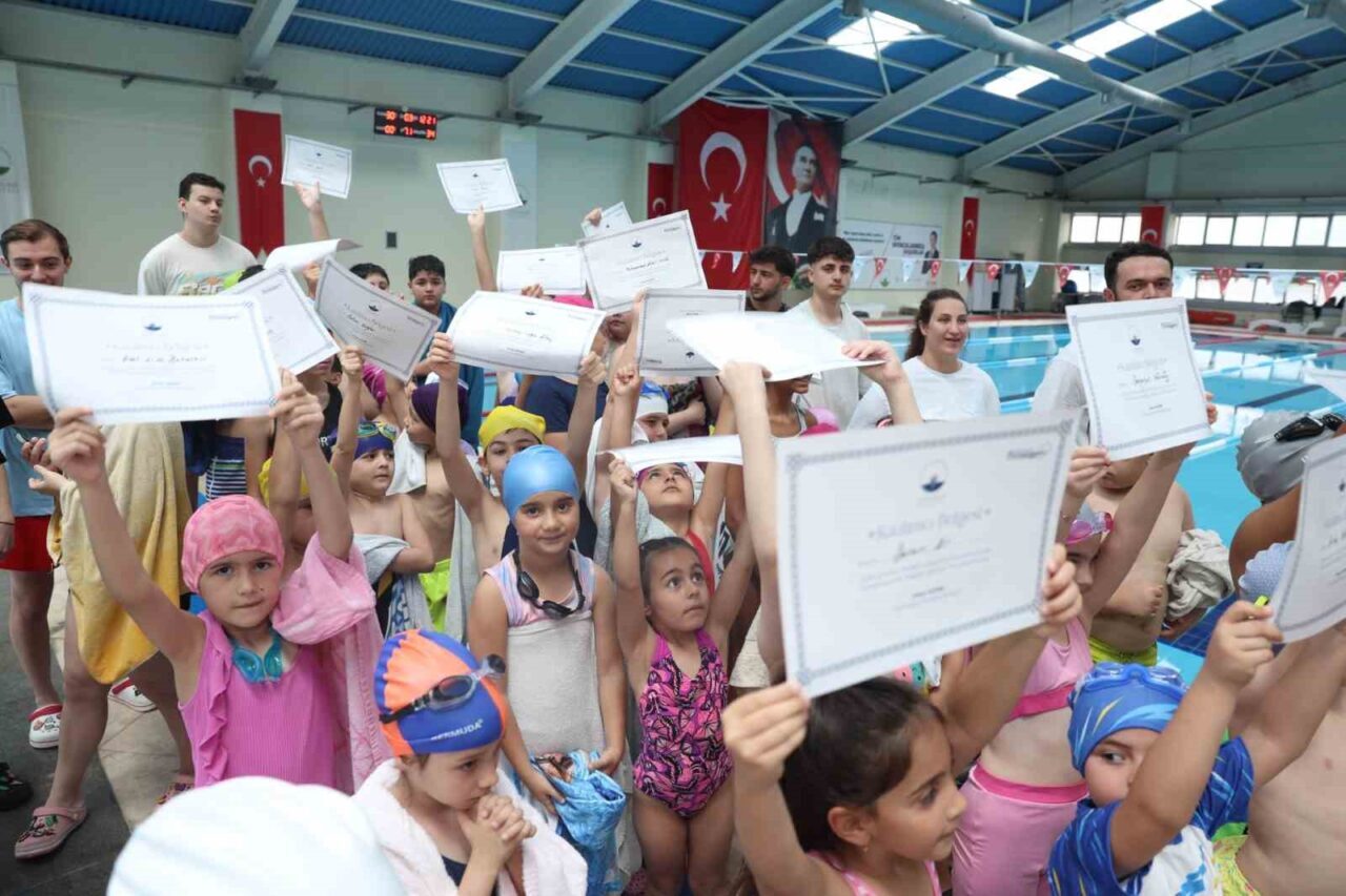 Osmangazi’de geleceğin yüzücüleri sertifikalarını aldı 11 Bülten Medya -