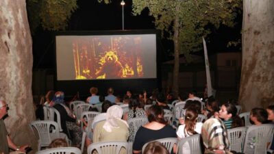 Osmangazi Belediyesi, yazlık sinema etkinliklerini ilçenin farklı mahallelerine taşımaya devam
