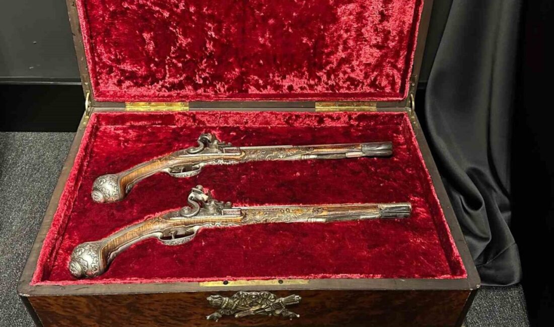 Osmanlı Hanedanı’nın özel eserleri müzayedede görücüye çıkıyor Arthill’in 49. müzayedesinde Osmanlı Hanedanı’na ve saray çevresine ait 150
