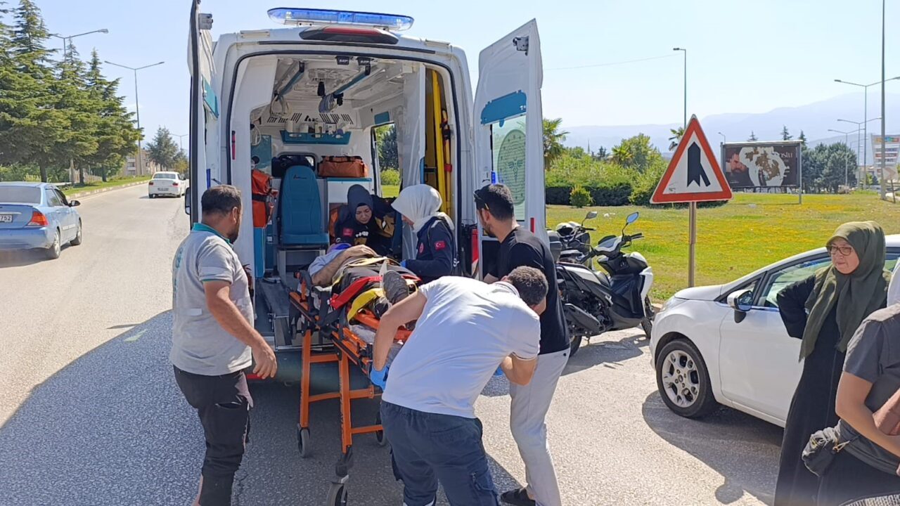 Bursa'nın İnegöl ilçesinde otomobil ile motosikletin çarpıştığı kazada 26 yaşındaki