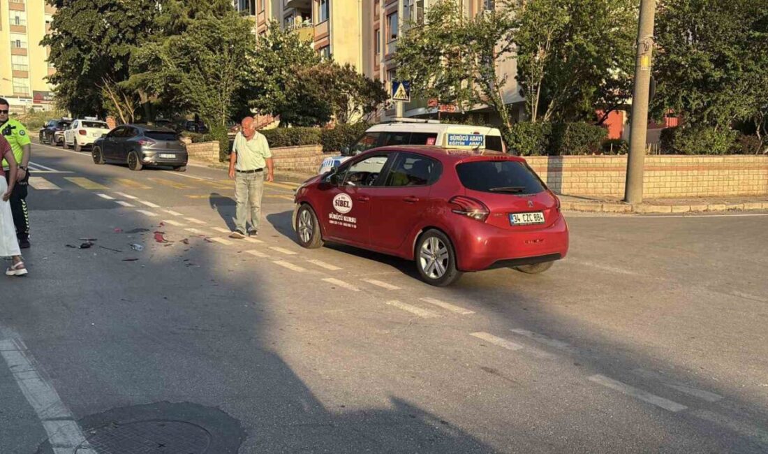 Otomobille çarpışıp savrulan motosiklet başka bir araca çarptı: 2 yaralı Edirne’de otomobille çarpıştıktan sonra savrularak başka bir araca çarpan motosikletteki