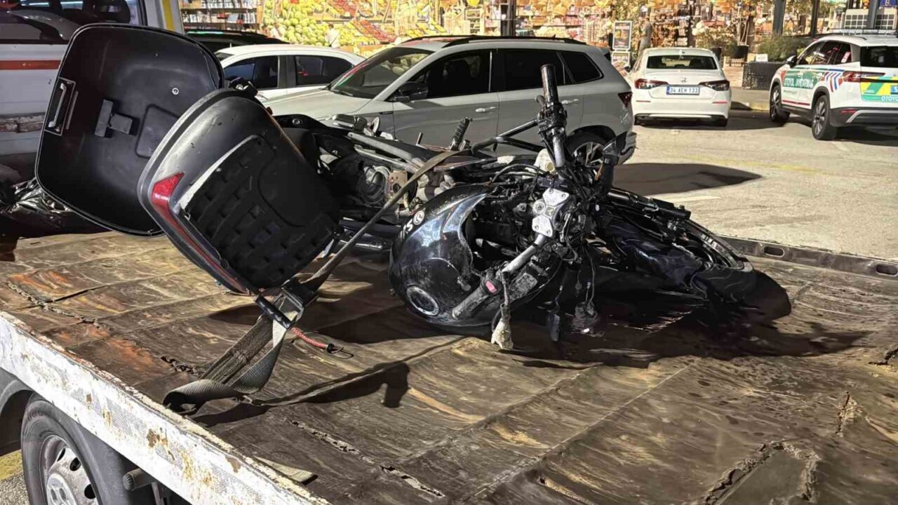 Otoyolda ikaz römorkuna çarpan motosikletli hayatını kaybetti 36 Bülten Medya -