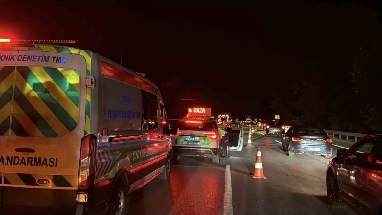 Otoyolda ikaz römorkuna çarpan motosikletli hayatını kaybetti 34 Bülten Medya -