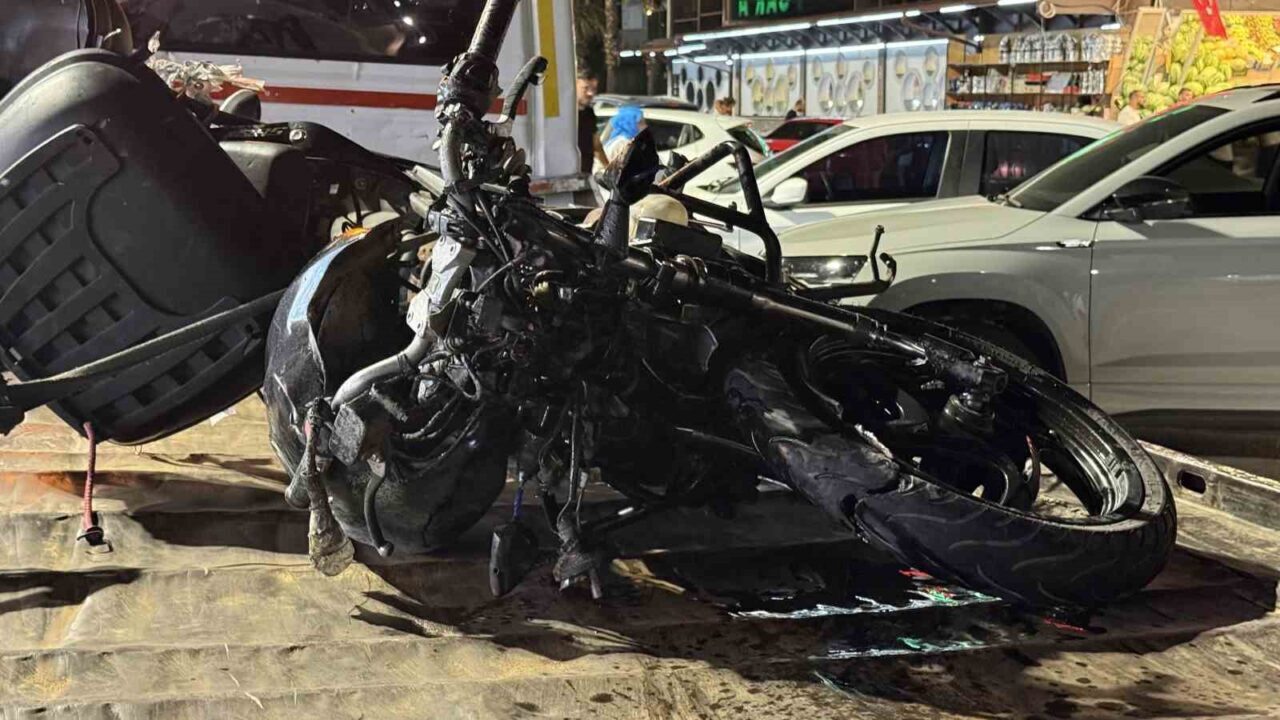 Otoyolda ikaz römorkuna çarpan motosikletli hayatını kaybetti 35 Bülten Medya -