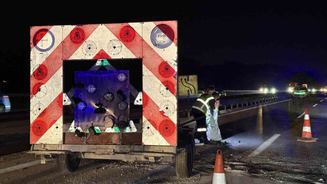 Otoyolda ikaz römorkuna çarpan motosikletli hayatını kaybetti 28 Bülten Medya -