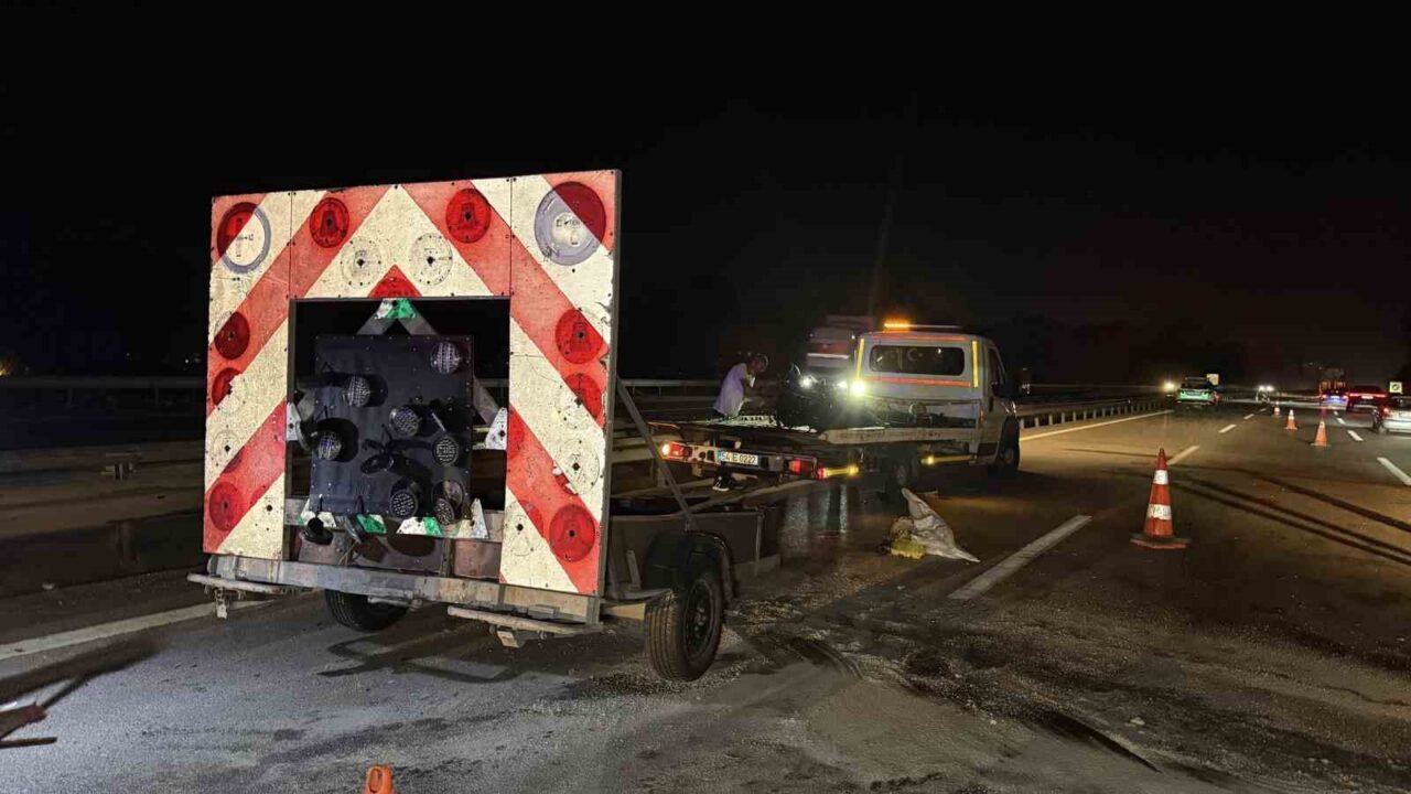 Otoyolda ikaz römorkuna çarpan motosikletli hayatını kaybetti 32 Bülten Medya -