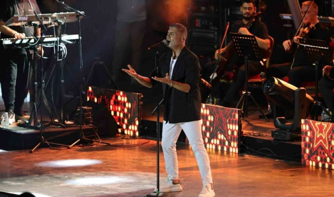 Uluslararası Bursa Festivali’nin son gününde sahne alan ünlü sanatçı Özcan