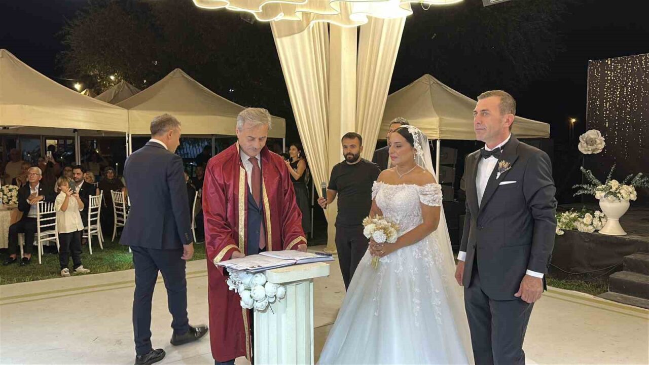 Özgür Özel, Yeni Parti Sakarya İl Başkanının düğününe katıldı 18 Bülten Medya -