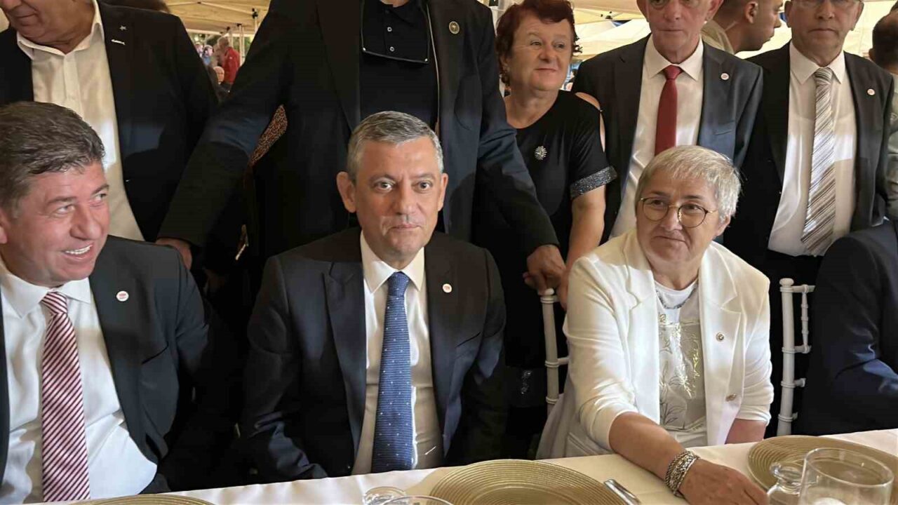 Özgür Özel, Yeni Parti Sakarya İl Başkanının düğününe katıldı 19 Bülten Medya -