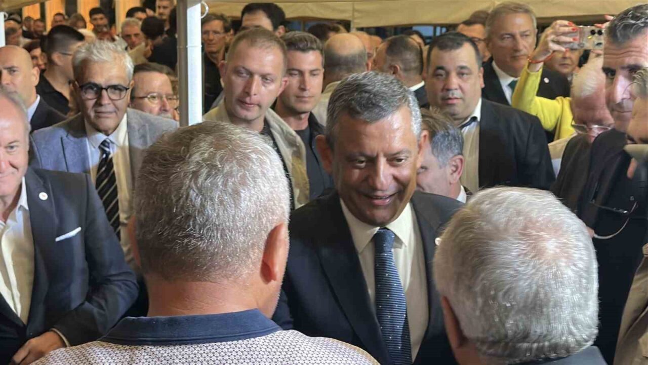 Özgür Özel, Yeni Parti Sakarya İl Başkanının düğününe katıldı 20 Bülten Medya -