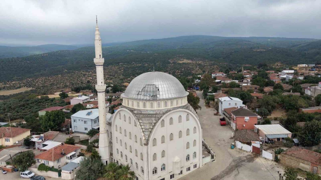 Poyraz, caminin kubbesini uçurdu 15 Bülten Medya -