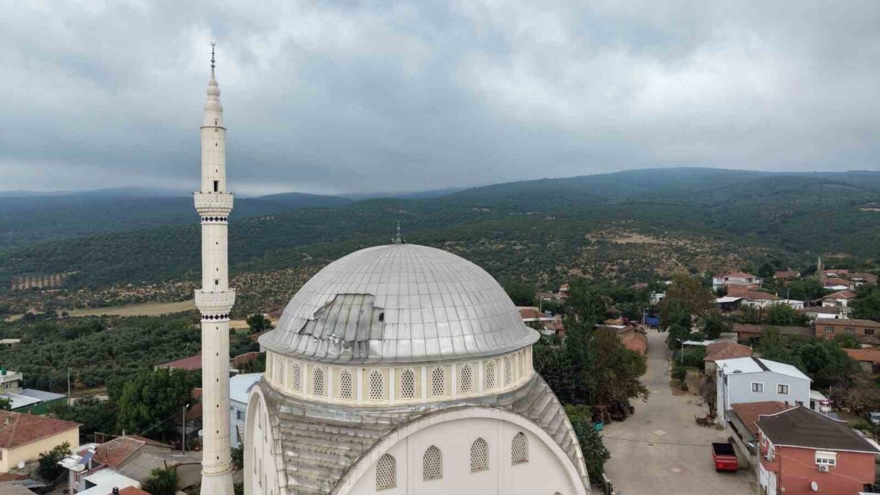 Poyraz, caminin kubbesini uçurdu 14 Bülten Medya -