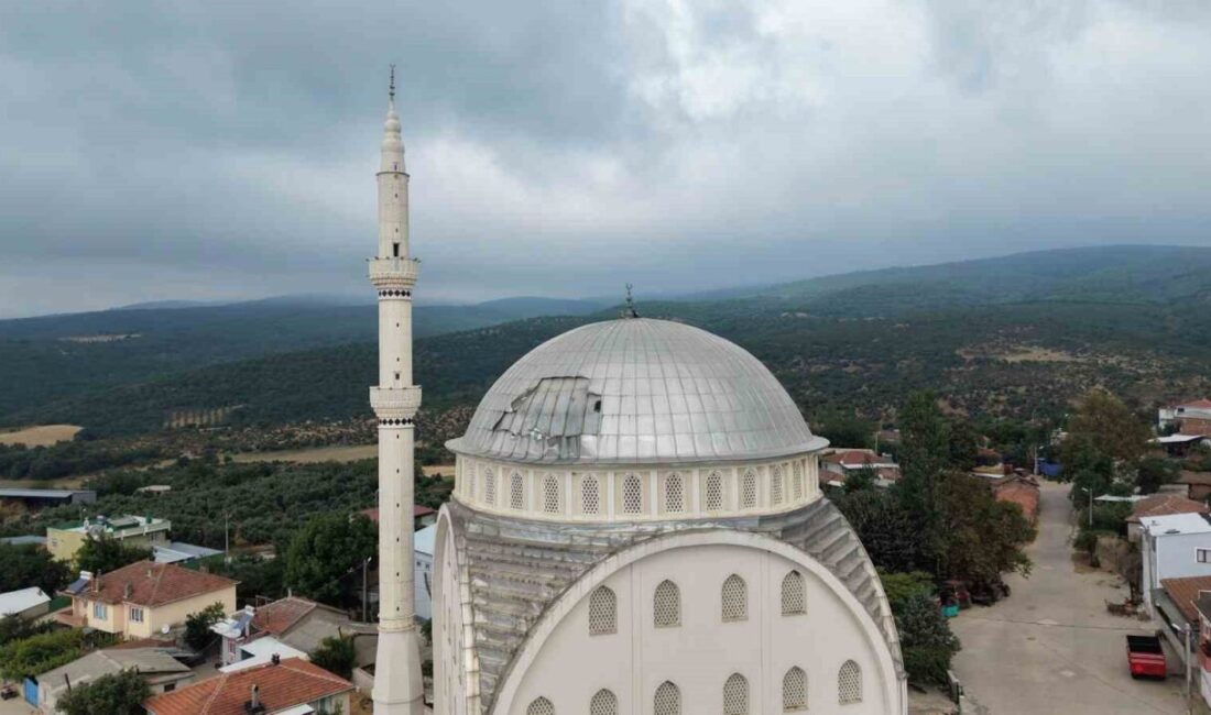 Poyraz, caminin kubbesini uçurdu Balıkesir’in Bandırma ilçesine bağlı Dedeoba Mahallesi’nde bulunan caminin kubbesi, etkili