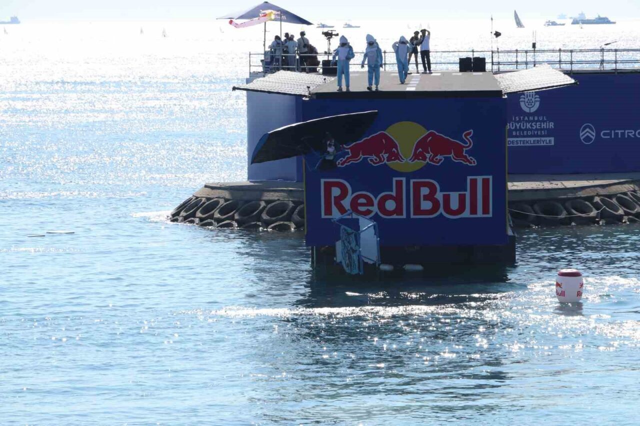 Red Bull Uçuş Günü, Caddebostan Sahili’nde nefes kesti 21 Bülten Medya -