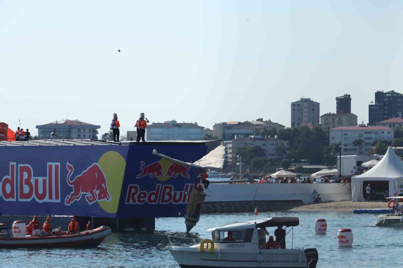 Red Bull Uçuş Günü, Caddebostan Sahili’nde nefes kesti 23 Bülten Medya -