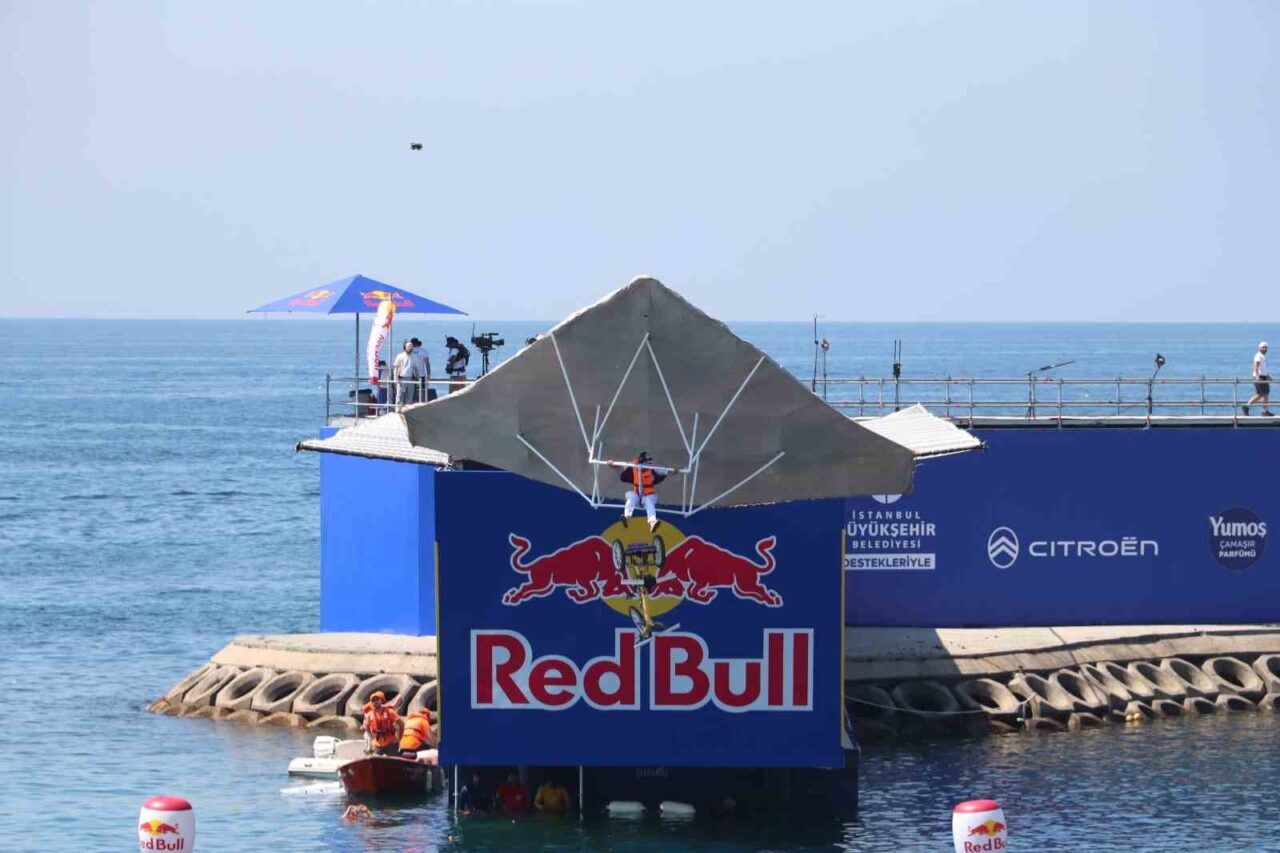 Red Bull Uçuş Günü, Caddebostan Sahili’nde nefes kesti 24 Bülten Medya -