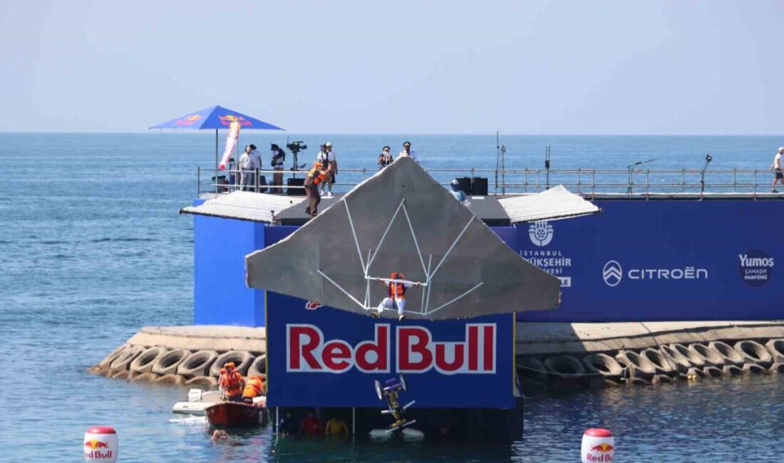 Red Bull Uçuş Günü, Caddebostan Sahili’nde nefes kesti Red Bull Uçuş Günü, binlerce kişinin katılımıyla İstanbul Caddebostan Sahili’nde