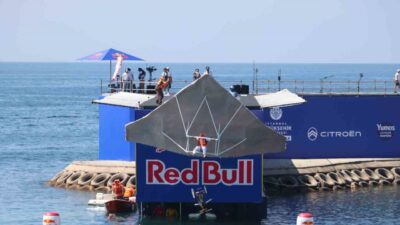 Red Bull Uçuş Günü, binlerce kişinin katılımıyla İstanbul Caddebostan Sahili’nde