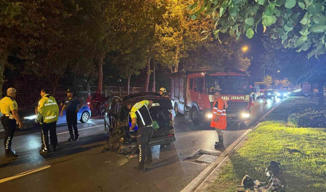 Refüjü aşan otomobil karşı şeritte iki araca çarptı: 3 yaralı Bakırköy sahil yolunda kontrolden çıkan otomobil, refüjü aşarak karşı şeritte
