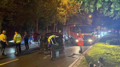 Bakırköy sahil yolunda kontrolden çıkan otomobil, refüjü aşarak karşı şeritte