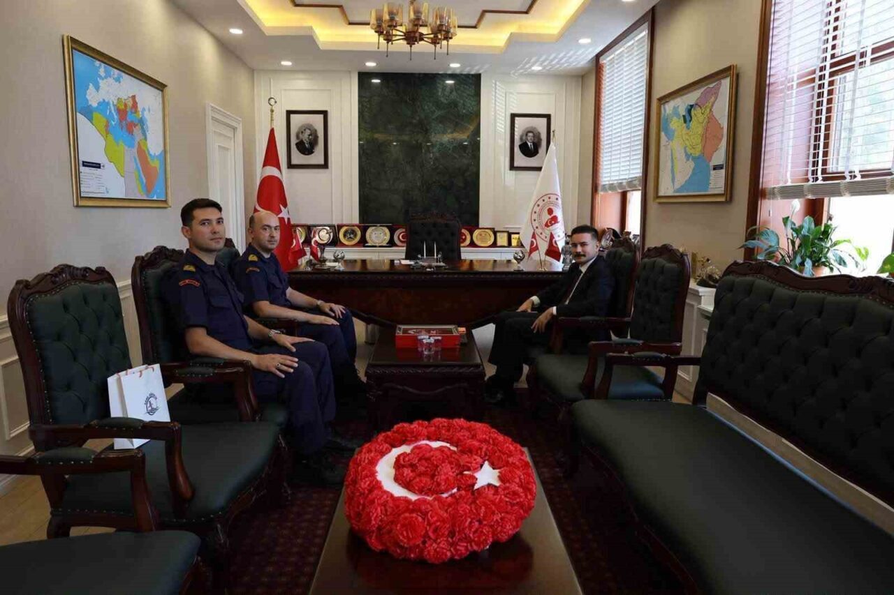 Sahil Güvenlik Batı Marmara Grup Komutanı Borucu’dan Kaymakam Acar’a ziyaret 4 Bülten Medya -