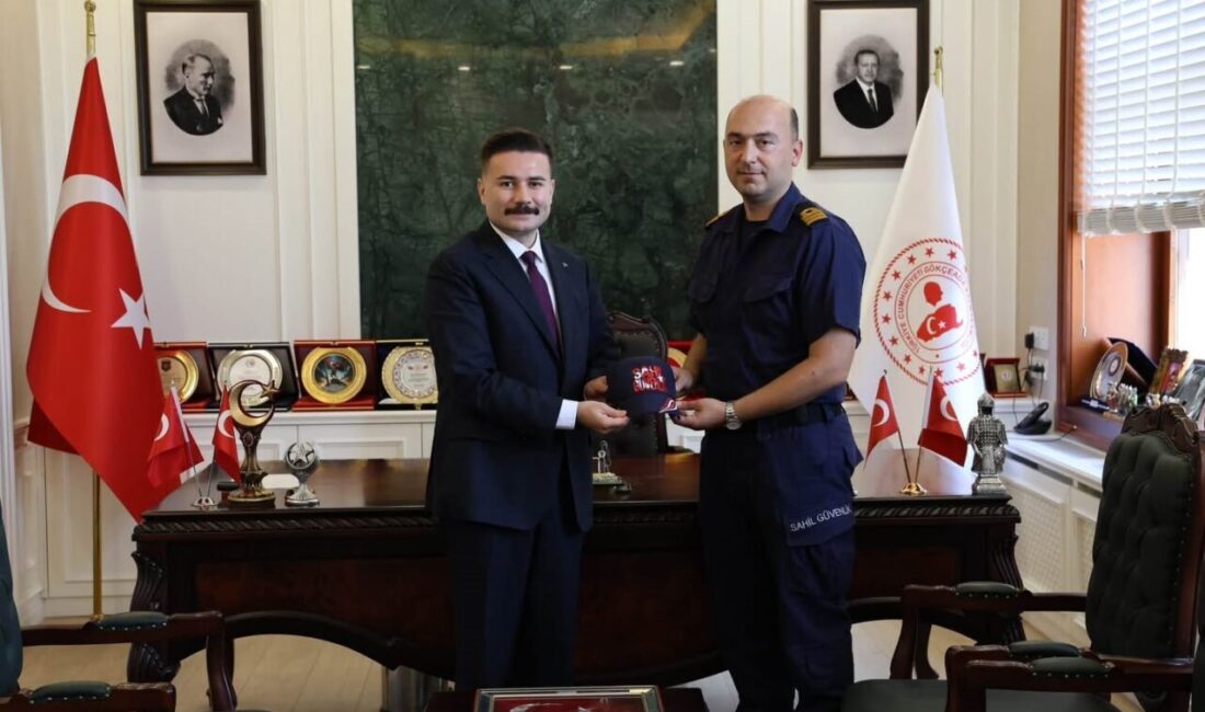 Sahil Güvenlik Batı Marmara Grup Komutanı Borucu’dan Kaymakam Acar’a ziyaret Sahil Güvenlik Batı Marmara Grup Komutanlığı görevine atanan Sahil Güvenlik