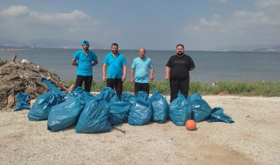 Sahillerden 10 ton çöp çıktı Kocaeli’nin sahil şeritlerinde mesai yapan Mavi Takım ekiplerinin temizlik çalışmaları