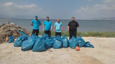 Kocaeli’nin sahil şeritlerinde mesai yapan Mavi Takım ekiplerinin temizlik çalışmaları