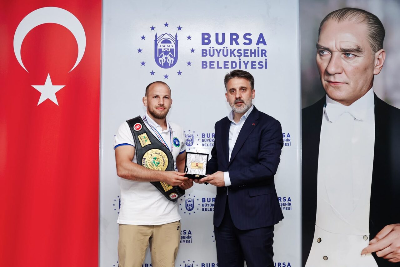 Keçiören Büyükler Karakucak Güreşi Dünya Şampiyonası’nda 75 kiloda altın madalya