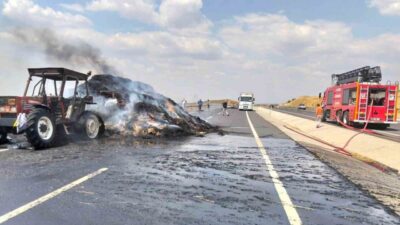 Tekirdağ’ın Hayrabolu ilçesinde saman balyası yüklü römorkta çıkan yangın paniğe