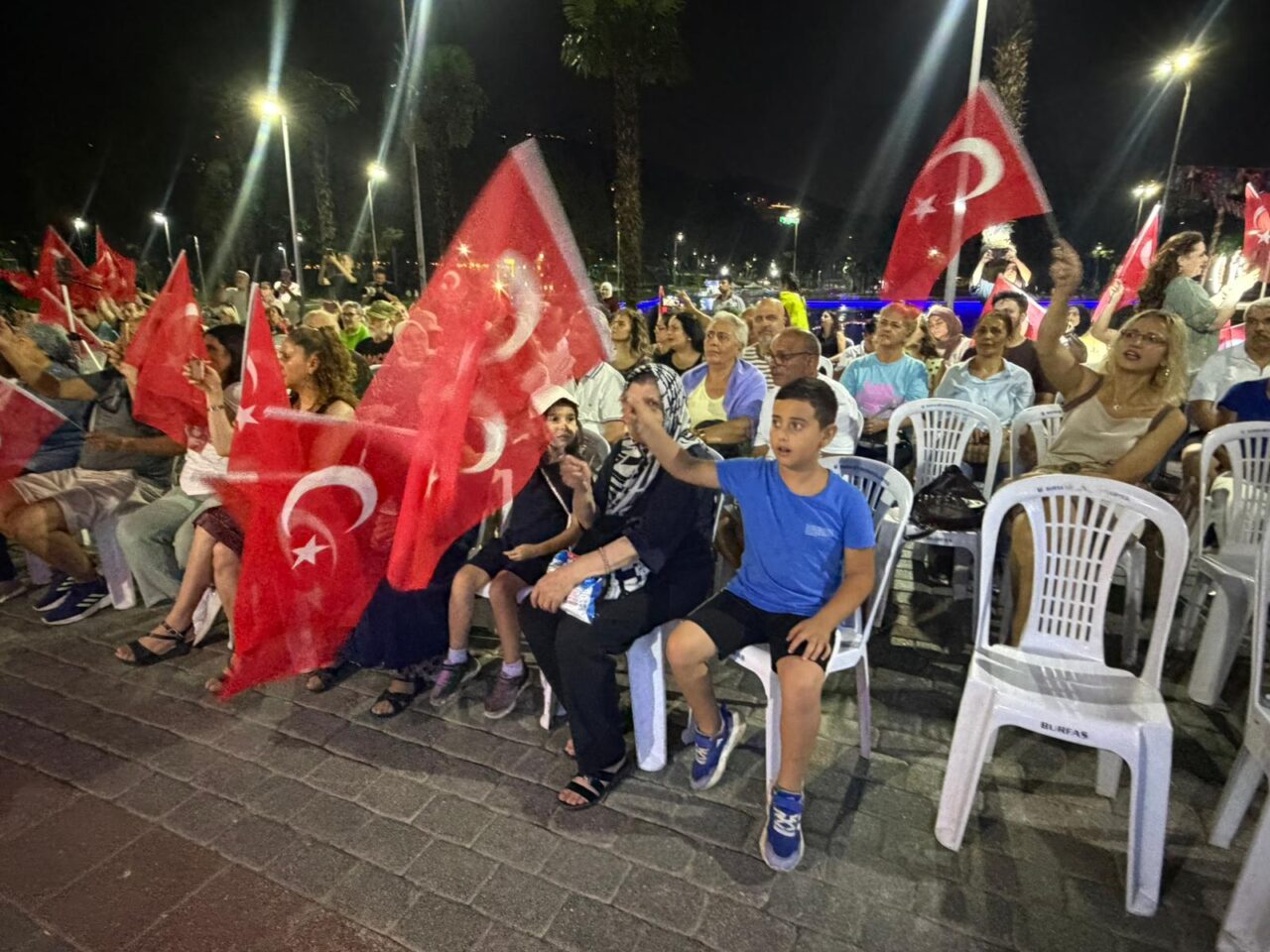 Zafer coşkusu geceye damga vurdu! 2 Bülten Medya -