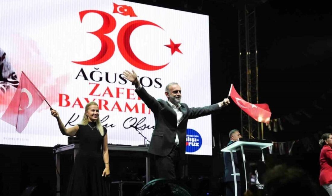 Sancaktepe’de coşku tavan yaptı: Ceza, 30 Ağustos’ta on binleri Meydan Parkı’nda buluşturdu Sancaktepe Kültür Sanat Festivali’nin ikinci gününde coşku ve müzik bir