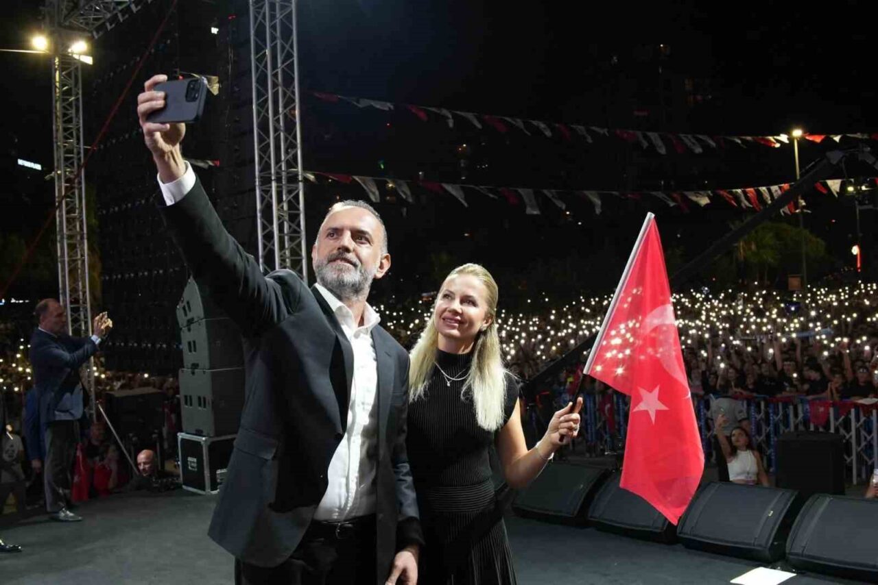 Sancaktepe’de coşku tavan yaptı: Ceza, 30 Ağustos’ta on binleri Meydan Parkı’nda buluşturdu 21 Bülten Medya -