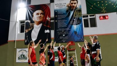 Uzuntarla’da bu yıl “Melikcan Yenişen Sezonu” adıyla gerçekleştirilen voleybol turnuvası