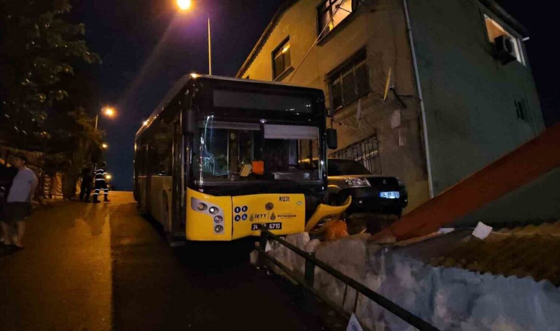Sarıyer’de İETT otobüsü bariyerlere çarptı: Evlere metreler kala durdu Sarıyer’de yağmur sonrası kayganlaşan yolda kontrolden çıkan İETT otobüsü bariyerlere