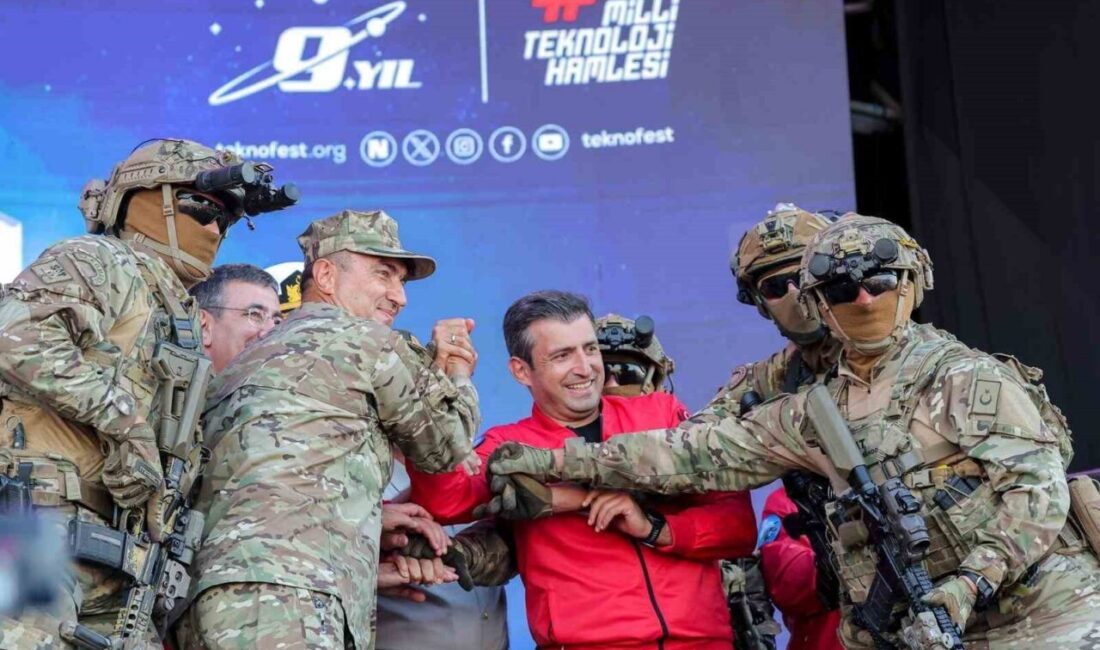 Selçuk Bayraktar: “Mavi Vatan’da sergilediğimiz bu varlık, teknoloji başarısından da öte adaletsizliğe ve dayatmalara karşı eğilmeyen ahlaki bir duruştur” TEKNOFEST Mavi Vatan’ın kapanışında konuşan T3 Vakfı Mütevelli Heyeti Başkanı