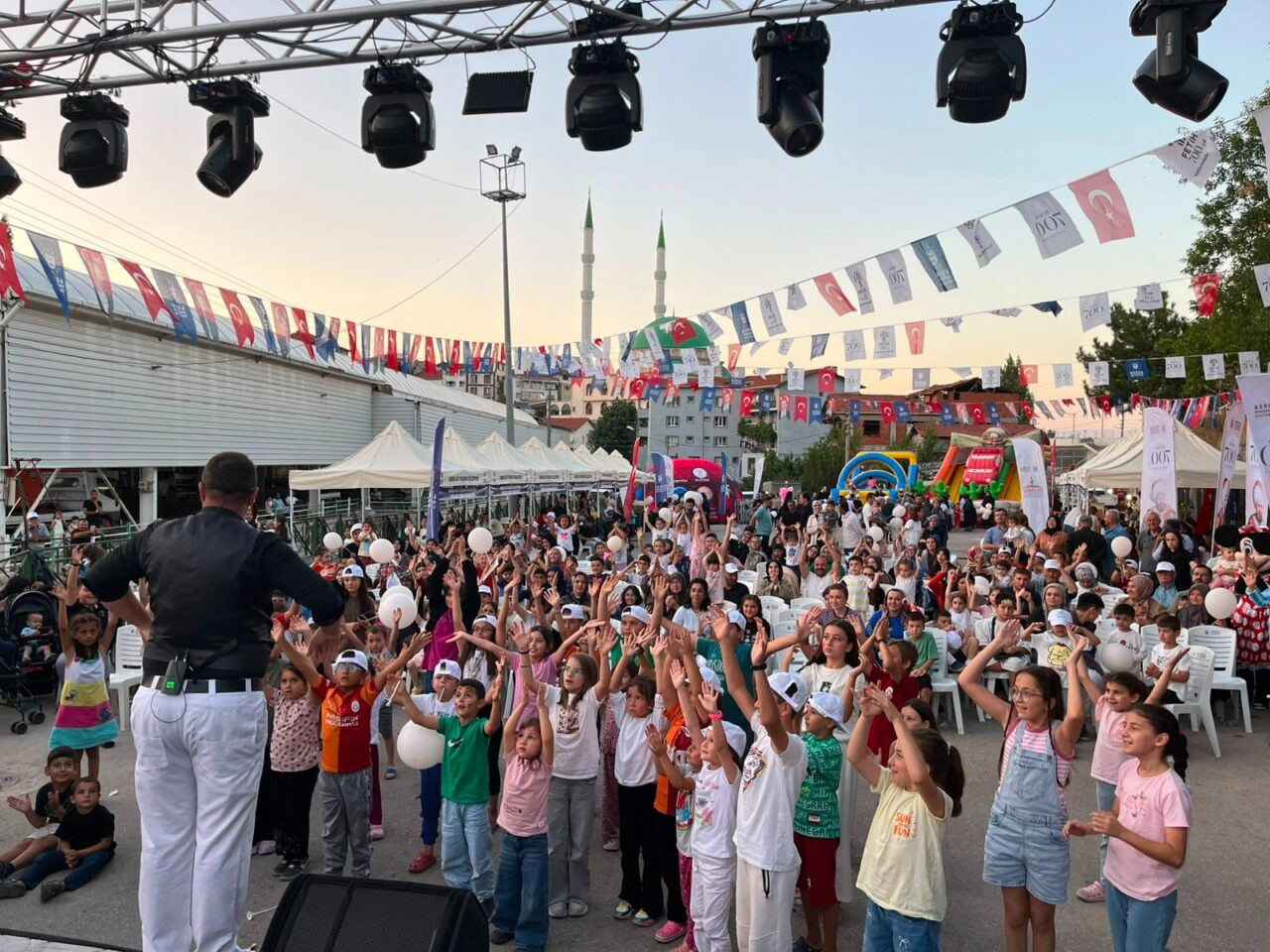 Büyükorhan'da meydan şenliğe döndü. 1 Bülten Medya -