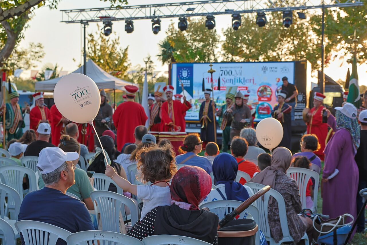 Bursa’nın fethinin 700. yılı etkinlikleri kapsamında düzenlenen ilçe şenliklerinin Karacabey