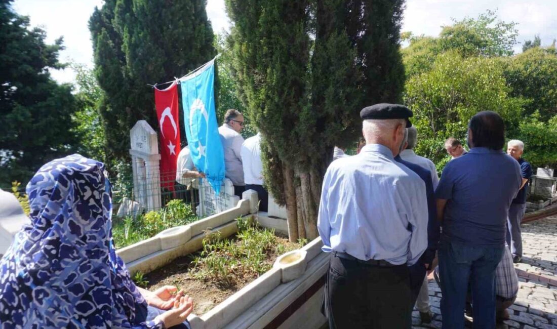 Servet Kabaklı, vefatının 11. yılında mezarı başında anıldı Türk Edebiyatı Vakfı Başkanı ve gazeteci yazar Servet Kabaklı, vefatının