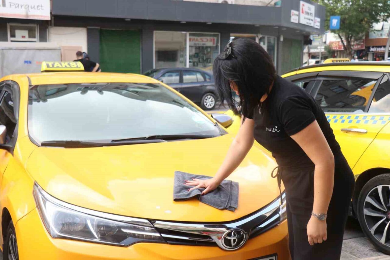 Servis şoförlüğünden taksiciliğe: Erkeklere meydan okuyan kadın 17 Bülten Medya -