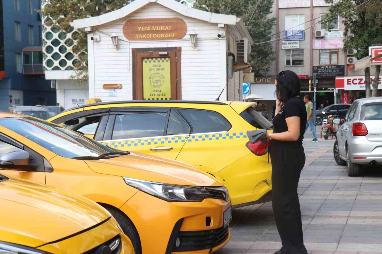 Servis şoförlüğünden taksiciliğe: Erkeklere meydan okuyan kadın 19 Bülten Medya -